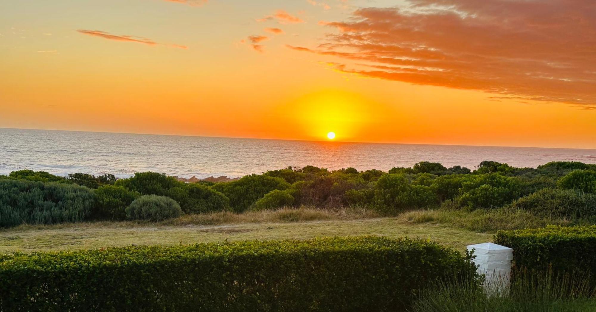 Seapearl Oceanfront Villa And Cottage Hermanus Eksteriør billede